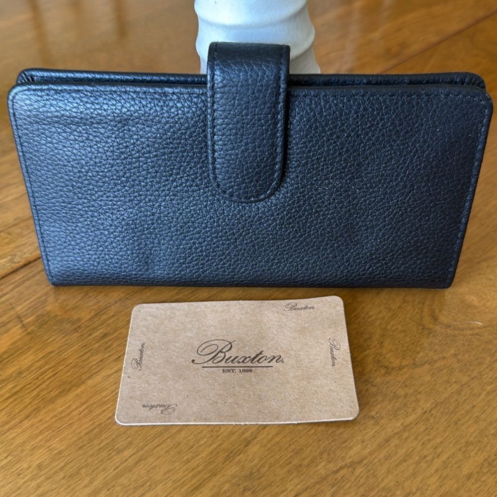 NWOT Buxton wallet